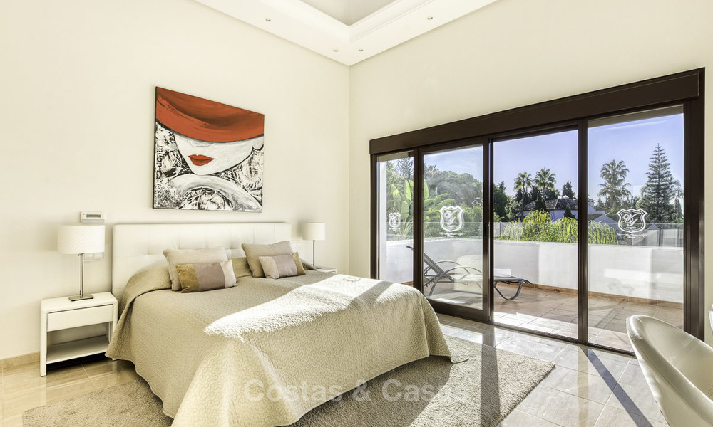 Modern-mediterrane luxe villa te koop, met zeezicht en dicht bij het strand op de Golden Mile, Marbella 17027
