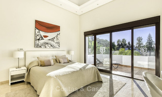 Modern-mediterrane luxe villa te koop, met zeezicht en dicht bij het strand op de Golden Mile, Marbella 17027 