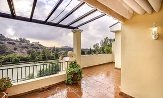 Aantrekkelijk geprijsd en gezellig penthouse appartement te koop in een chique golfresort in Benahavis - Marbella 17583 