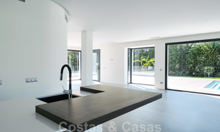 Prachtige nieuwe eigentijdse villa te koop, klaar om in te trekken, Oost-Marbella 21776 