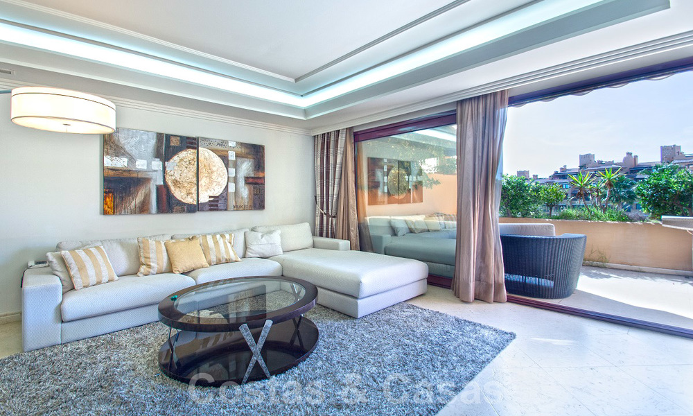 Luxe appartement te koop in een exclusief complex direct aan het strand op de New Golden Mile, Estepona 21814