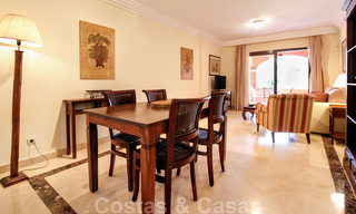 Aantrekkelijk investerings- of vakantieappartement te koop in een populair resort, op loopafstand van het strand en Puerto Banus, Marbella 21925 