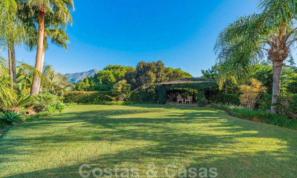 Grote luxe villa te koop met schitterend panoramisch uitzicht over de golfvallei, de bergen en de Middellandse Zee in Nueva Andalucia, Marbella 25032