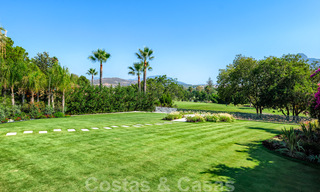 Exclusieve nieuwe moderne villa te koop, direct aan de Las Brisas golfbaan in de Golf Vallei van Nueva Andalucia, Marbella 27434 