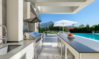 Exclusieve nieuwe moderne villa te koop, direct aan de Las Brisas golfbaan in de Golf Vallei van Nueva Andalucia, Marbella 27441 