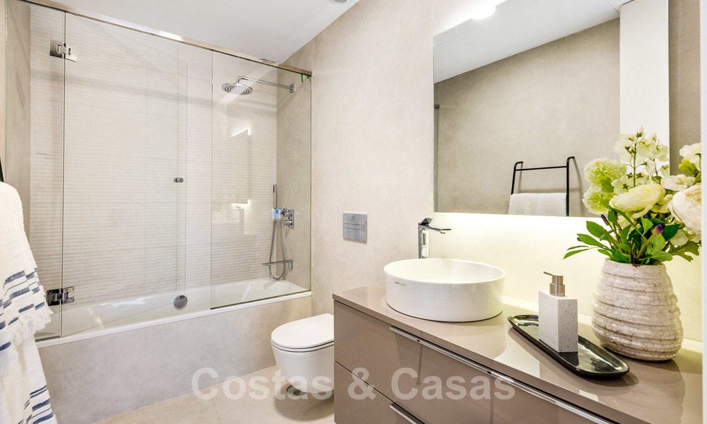 Instapklare sensationele moderne luxe eerstelijns strand appartementen te koop in Estepona, Costa del Sol 27838