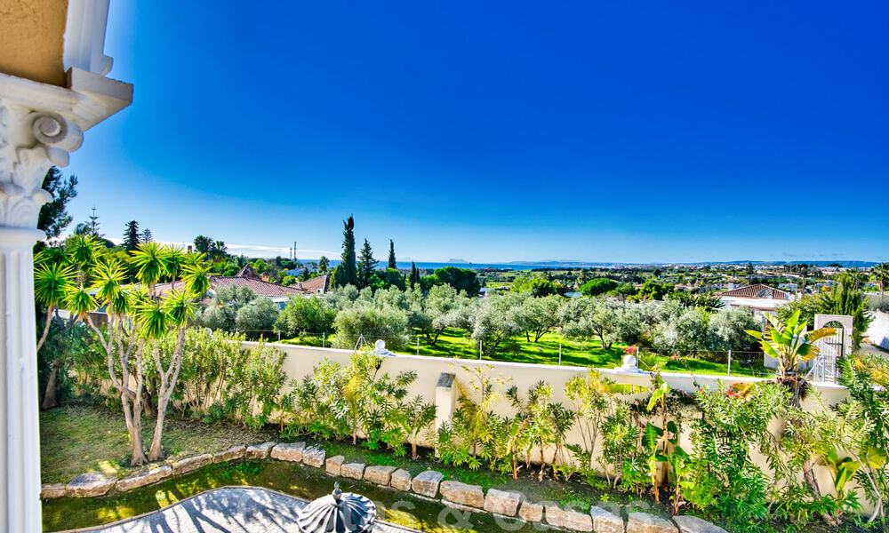 Statige landelijke villa te koop in een klassieke Mediterrane stijl op de New Golden Mile, dicht bij het strand en Estepona centrum 31407