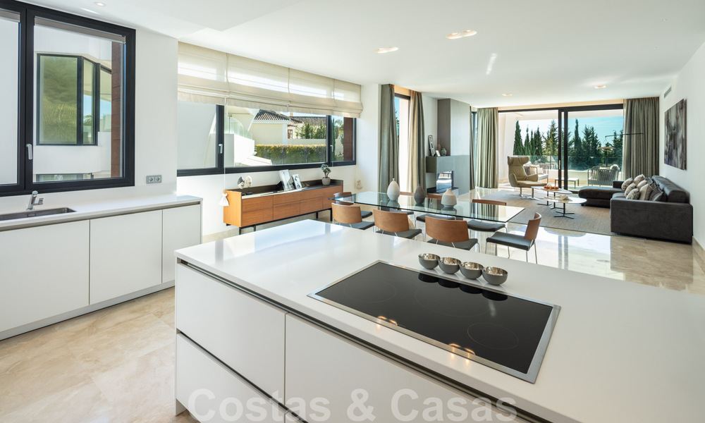 Ruim, modern design penthouse appartement met prachtig zeezicht te koop in Sierra Blanca op de Golden Mile, Marbella 32684