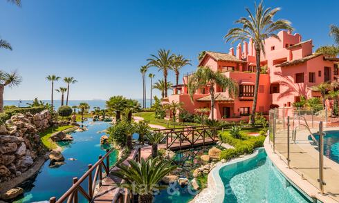 Eerstelijnsstrand luxeappartement te koop met open zeezicht in een exclusief complex tussen Marbella en Estepona 34235