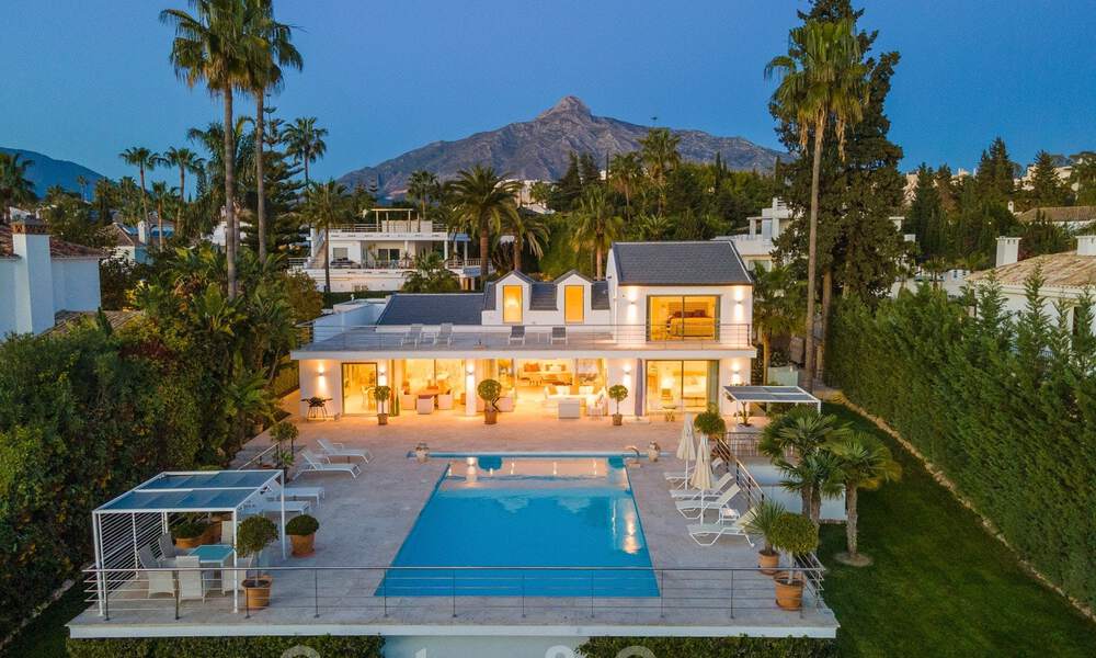 Eigentijdse, uitstekend gelegen luxevilla te koop in een afgeschermde woonwijk, eerstelijns golf Las Brisas te Nueva Andalucia, Marbella 39065