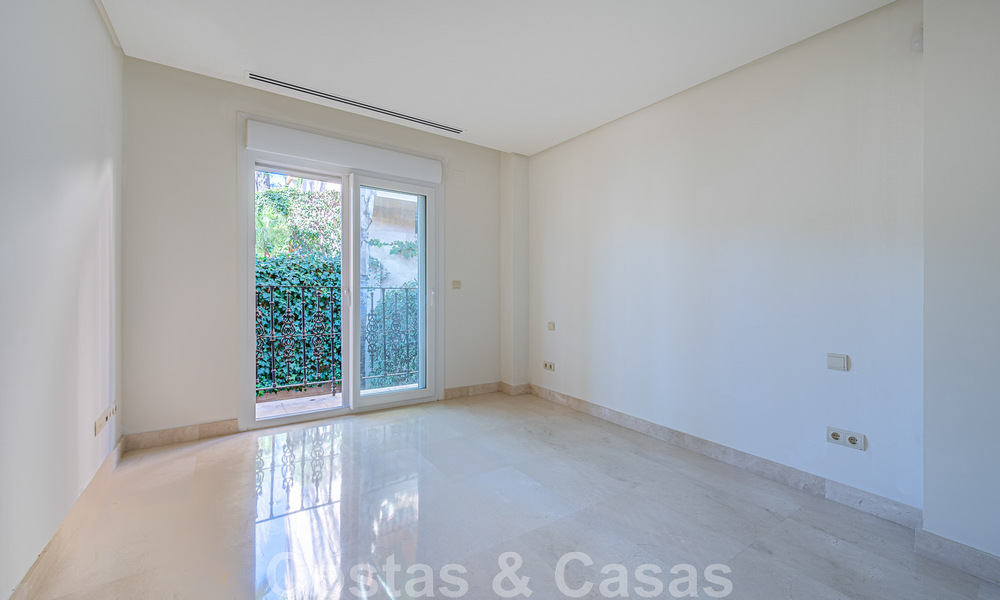 Ruim duplex, penthouse met ruime terrassen en de Middellandse Zee aan de horizon te koop in Nueva Andalucia, Marbella 48533
