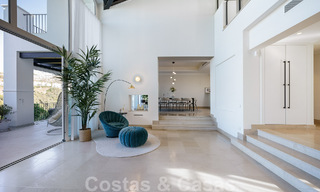 Elegante, Spaanse luxevilla te koop met privé tennisbaan in een afgesloten woonwijk in La Quinta, Benahavis - Marbella 50392 