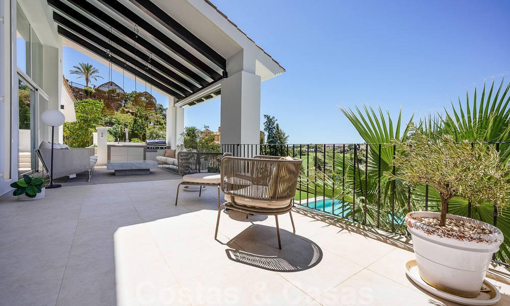 Elegante, Spaanse luxevilla te koop met privé tennisbaan in een afgesloten woonwijk in La Quinta, Benahavis - Marbella 50456