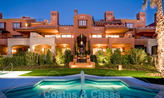 Luxe appartementen in Alhambra stijl te koop aan de strandzijde tussen Marbella en Estepona 25985 