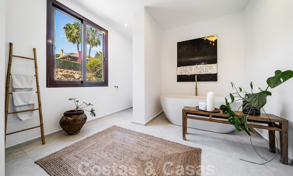 Luxueuze Andalusische villa met partieel zeezicht te koop, ten oosten van Marbella stad 52412