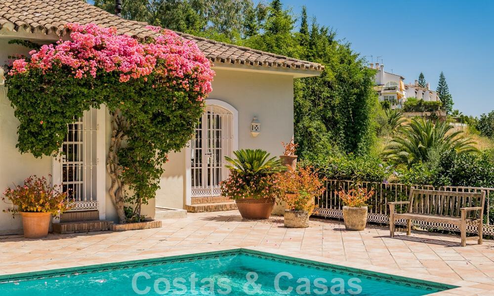 Spaanse villa te koop met Mediterrane bouwstijl en een grote tuin gelegen nabij San Pedro in Marbella - Benahavis 52524