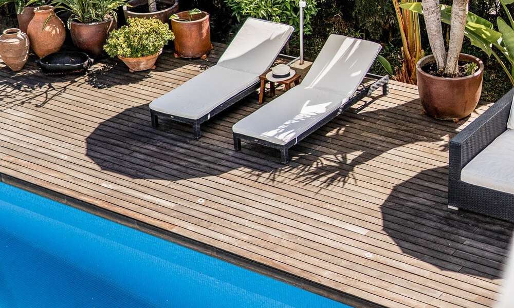 Luxueuze villa te koop in een Andalusische bouwstijl ten oosten van Marbella centrum op een steenworp van de duinen en het strand 52667