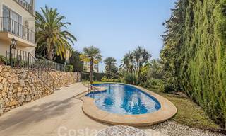 Traditioneel-mediterrane luxevilla te koop met zeezicht in een gated community op de Golden Mile van Marbella 54401 