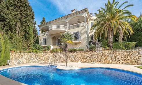 Traditioneel-mediterrane luxevilla te koop met zeezicht in een gated community op de Golden Mile van Marbella 54405