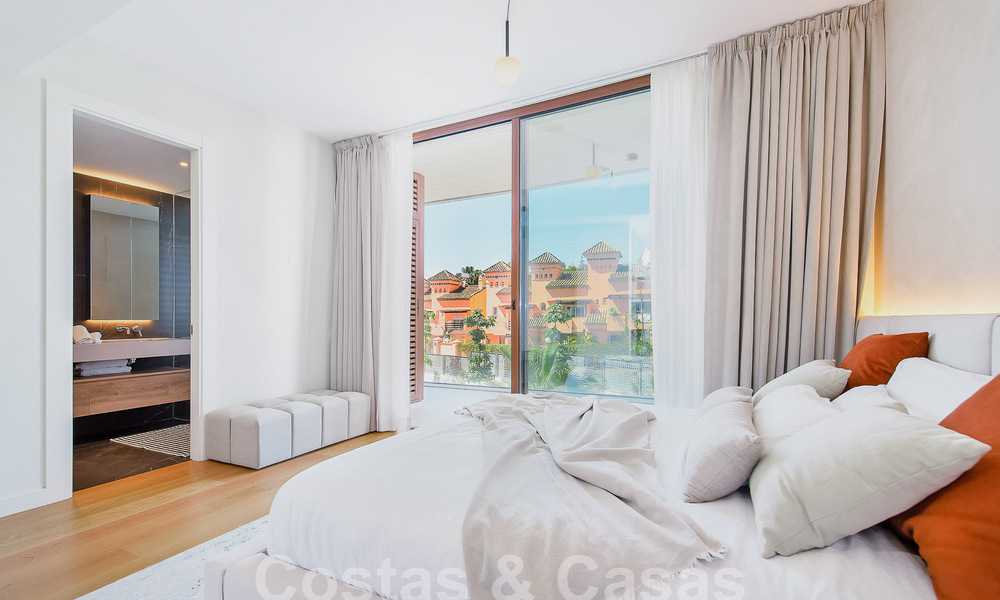 Moderne halfvrijstaande villa te koop, op loopafstand van Puente Romano op de Golden Mile van Marbella 52724