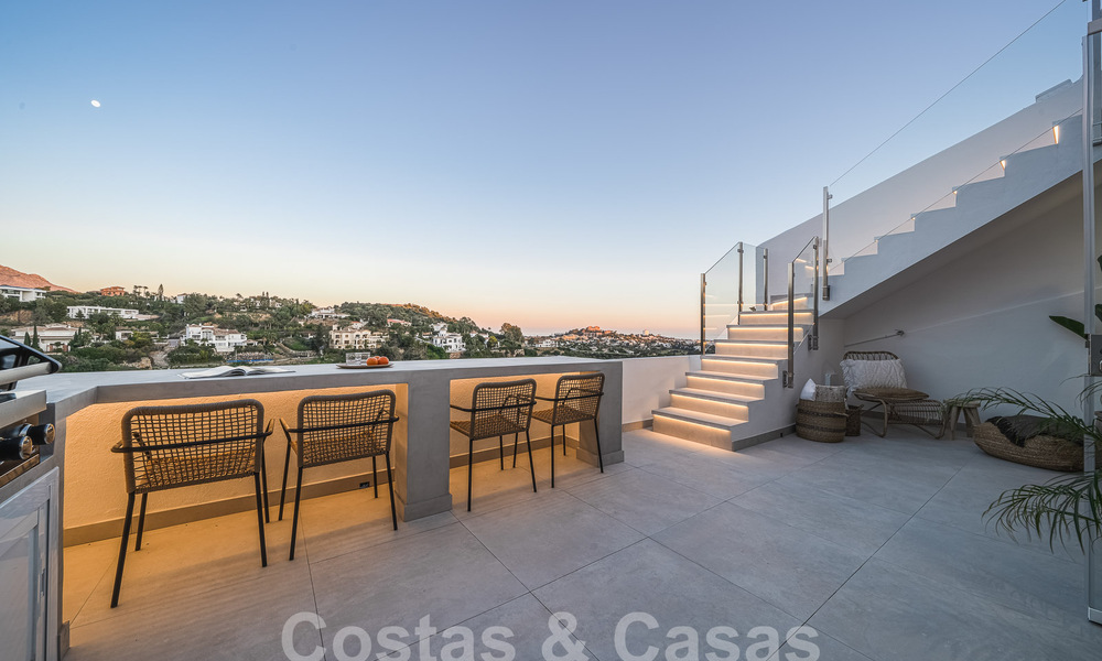 Luxueus gerenoveerd penthouse te koop met ruim terras in La Quinta golfresort, Benahavis - Marbella 53826