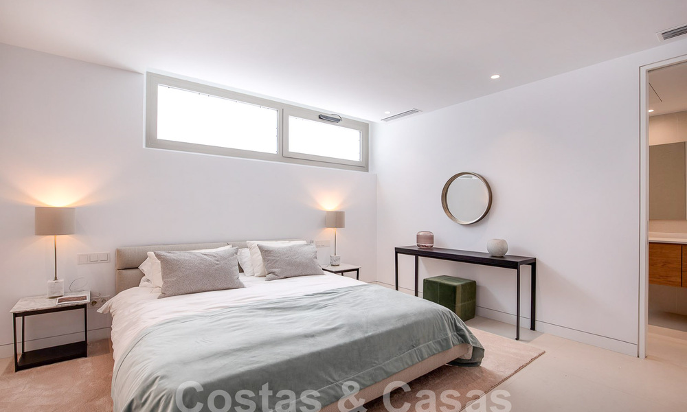 Instapklare, moderne luxevilla te koop op loopafstand van het strand in een bevoorrechte omgeving nabij Guadalmina Baja, Marbella - Estepona 53854