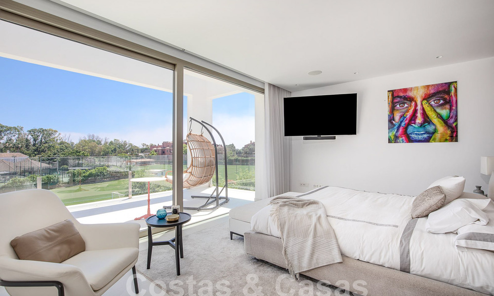 Instapklare, moderne luxevilla te koop op loopafstand van het strand in een bevoorrechte omgeving nabij Guadalmina Baja, Marbella - Estepona 53862