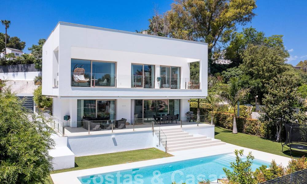 Instapklare, moderne luxevilla te koop op loopafstand van het strand in een bevoorrechte omgeving nabij Guadalmina Baja, Marbella - Estepona 53865