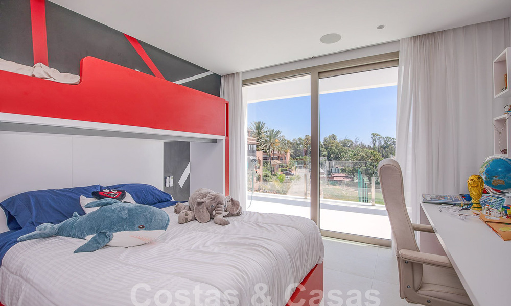 Instapklare, moderne luxevilla te koop op loopafstand van het strand in een bevoorrechte omgeving nabij Guadalmina Baja, Marbella - Estepona 53866