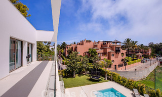 Instapklare, moderne luxevilla te koop op loopafstand van het strand in een bevoorrechte omgeving nabij Guadalmina Baja, Marbella - Estepona 53868 