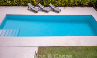 Instapklare, moderne luxevilla te koop op loopafstand van het strand in een bevoorrechte omgeving nabij Guadalmina Baja, Marbella - Estepona 53869 
