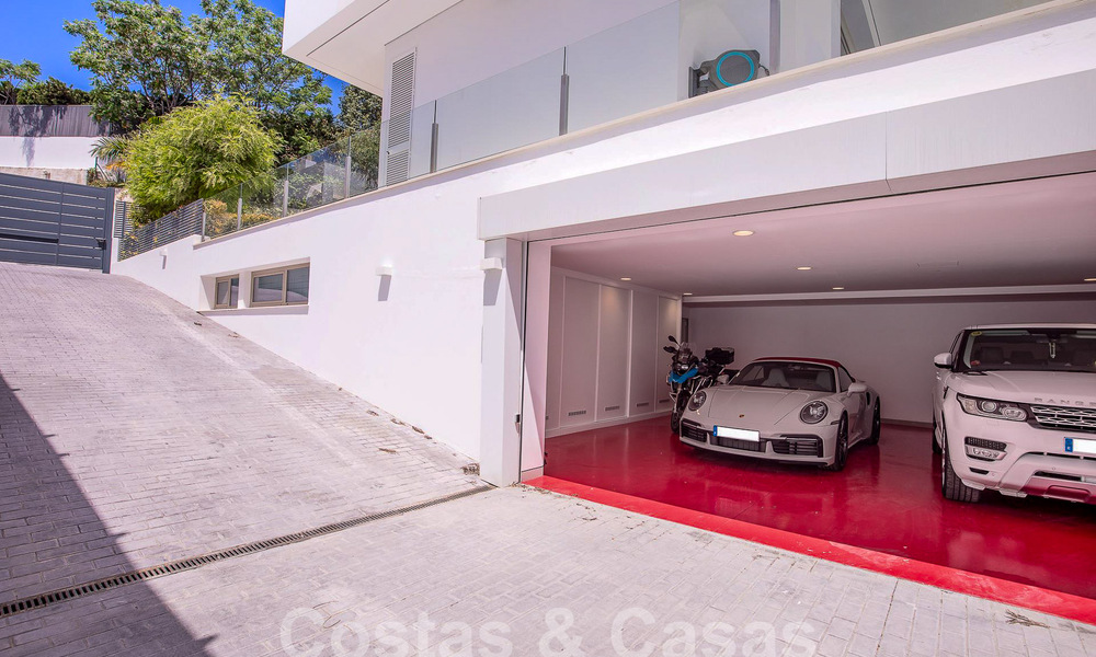 Instapklare, moderne luxevilla te koop op loopafstand van het strand in een bevoorrechte omgeving nabij Guadalmina Baja, Marbella - Estepona 53875
