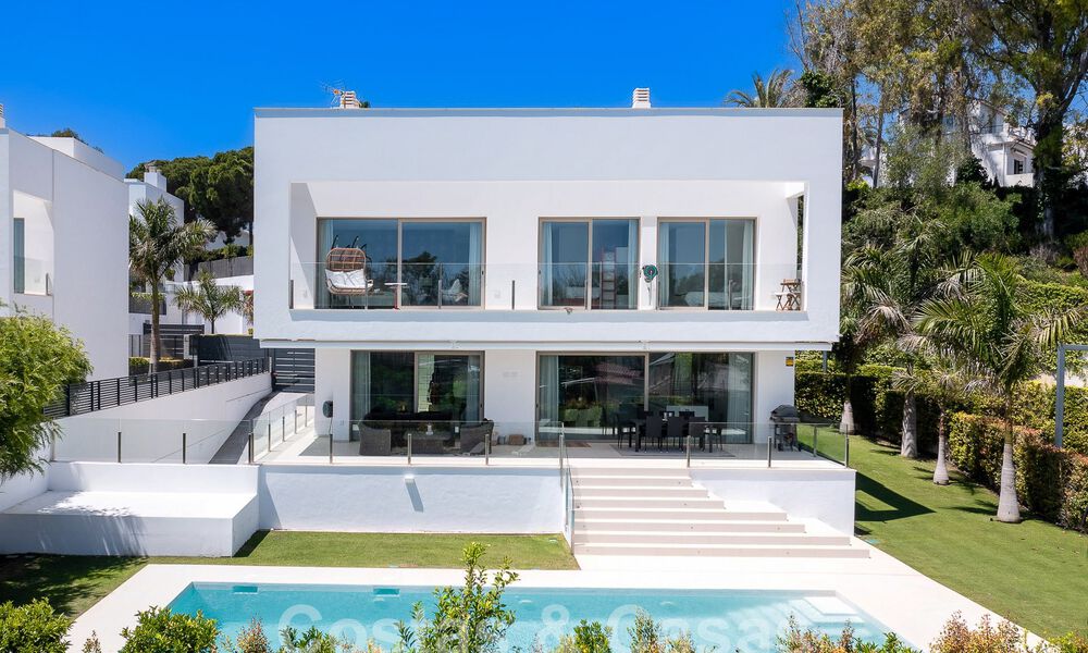 Instapklare, moderne luxevilla te koop op loopafstand van het strand in een bevoorrechte omgeving nabij Guadalmina Baja, Marbella - Estepona 53877