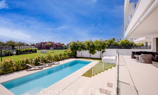 Instapklare, moderne luxevilla te koop op loopafstand van het strand in een bevoorrechte omgeving nabij Guadalmina Baja, Marbella - Estepona 53884 