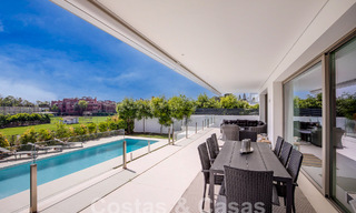Instapklare, moderne luxevilla te koop op loopafstand van het strand in een bevoorrechte omgeving nabij Guadalmina Baja, Marbella - Estepona 53885 