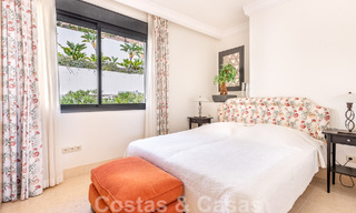 Modern duplex penthouse te koop met panoramisch zeezicht, gelegen in een begeerd complex in Los Monteros, Marbella 52250 