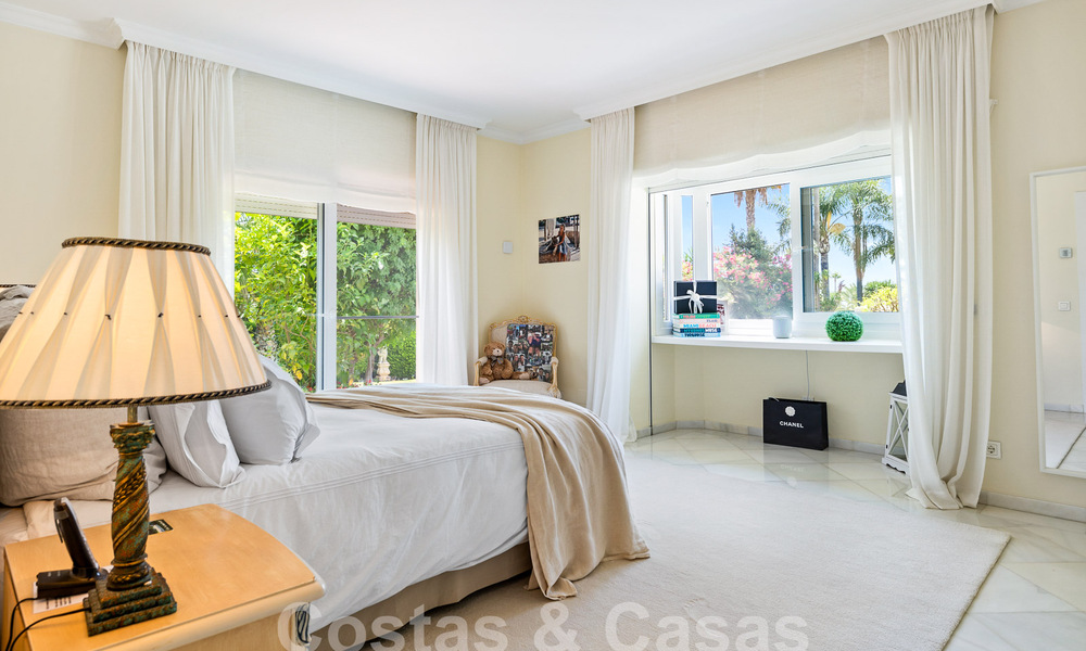 Mediterrane luxevilla te koop met 6 slaapkamers in een geprivilegieerde golfomgeving in Nueva Andalucia’s vallei, Marbella 53201