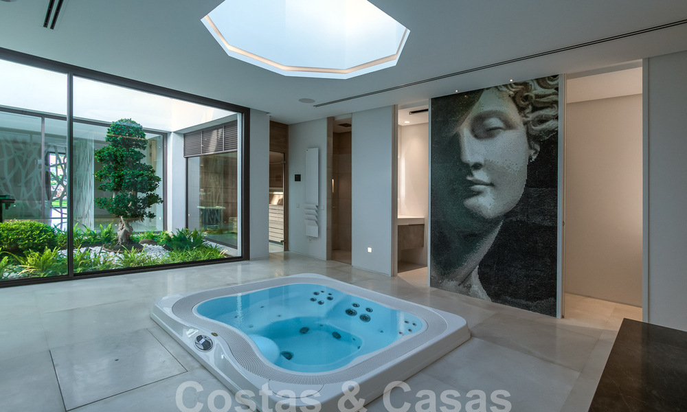 Instapklare, nieuwe, moderne luxevilla met 6 slaapkamers te koop met zeezicht in La Quinta, Marbella - Benahavis 54299