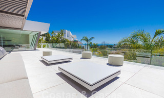 Instapklare, nieuwe, moderne luxevilla met 6 slaapkamers te koop met zeezicht in La Quinta, Marbella - Benahavis 54307 