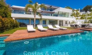 Instapklare, nieuwe, moderne luxevilla met 6 slaapkamers te koop met zeezicht in La Quinta, Marbella - Benahavis 54310 