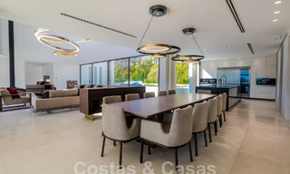 Instapklare, nieuwe, moderne luxevilla met 6 slaapkamers te koop met zeezicht in La Quinta, Marbella - Benahavis 54325 