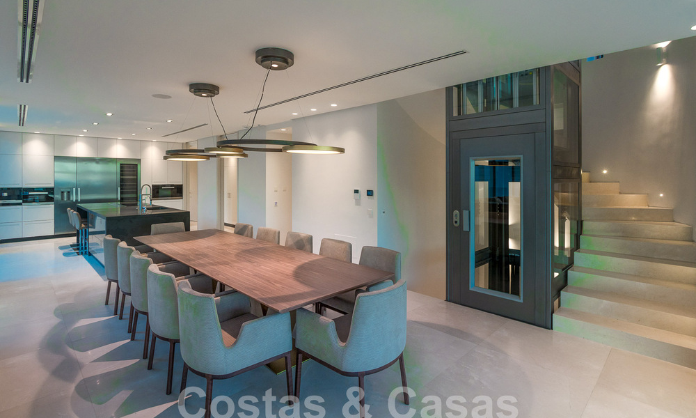 Instapklare, nieuwe, moderne luxevilla met 6 slaapkamers te koop met zeezicht in La Quinta, Marbella - Benahavis 54327