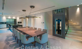 Instapklare, nieuwe, moderne luxevilla met 6 slaapkamers te koop met zeezicht in La Quinta, Marbella - Benahavis 54327 