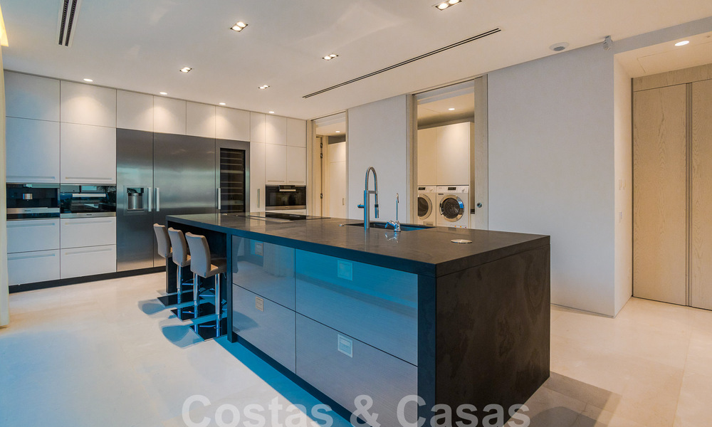 Instapklare, nieuwe, moderne luxevilla met 6 slaapkamers te koop met zeezicht in La Quinta, Marbella - Benahavis 54328