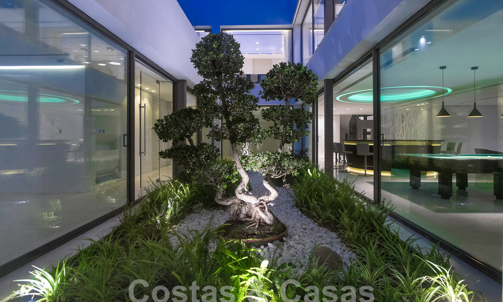 Instapklare, nieuwe, moderne luxevilla met 6 slaapkamers te koop met zeezicht in La Quinta, Marbella - Benahavis 54339