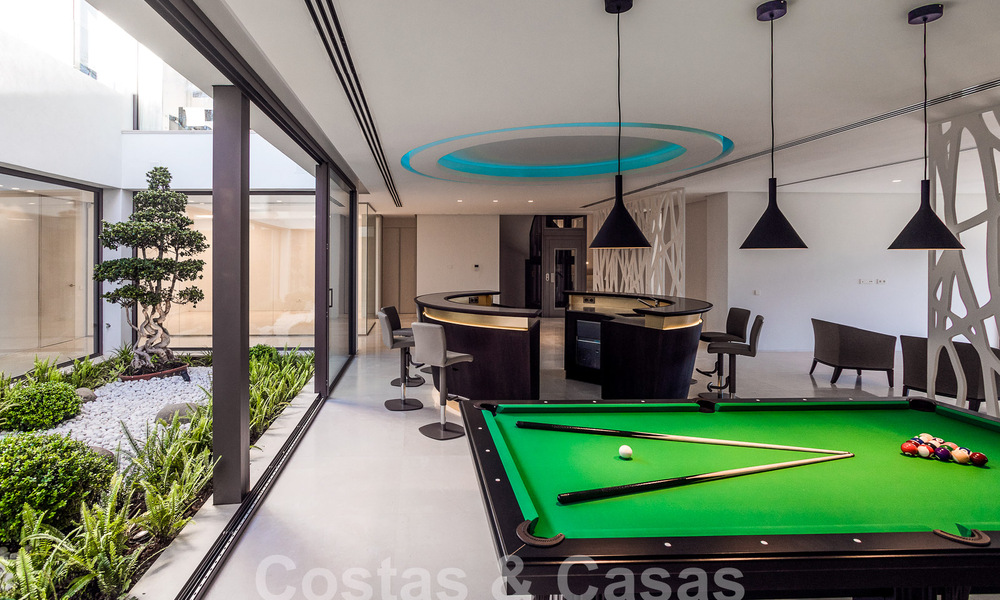 Instapklare, nieuwe, moderne luxevilla met 6 slaapkamers te koop met zeezicht in La Quinta, Marbella - Benahavis 54341