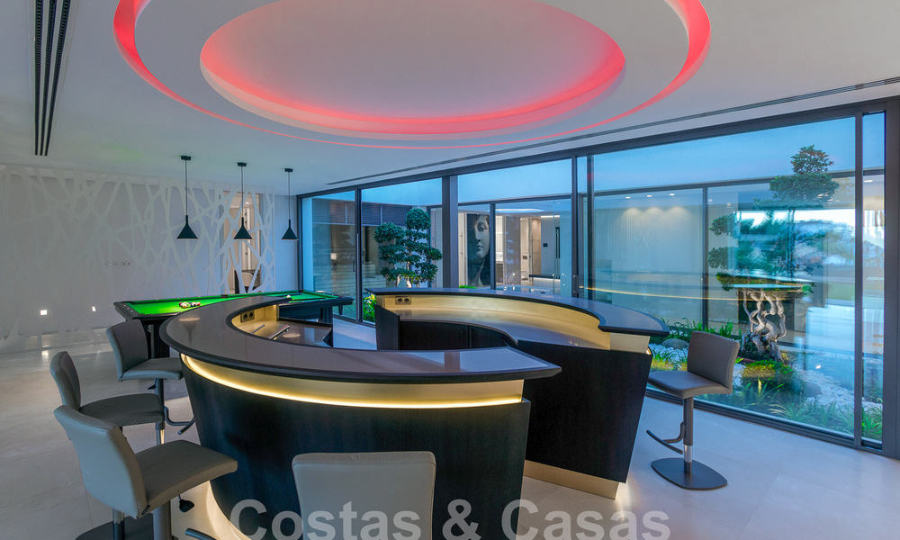 Instapklare, nieuwe, moderne luxevilla met 6 slaapkamers te koop met zeezicht in La Quinta, Marbella - Benahavis 54343