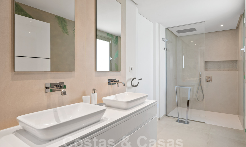 Luxueus en extreem ruim appartement te koop in een chic complex in Nueva Andalucia, Marbella 54495