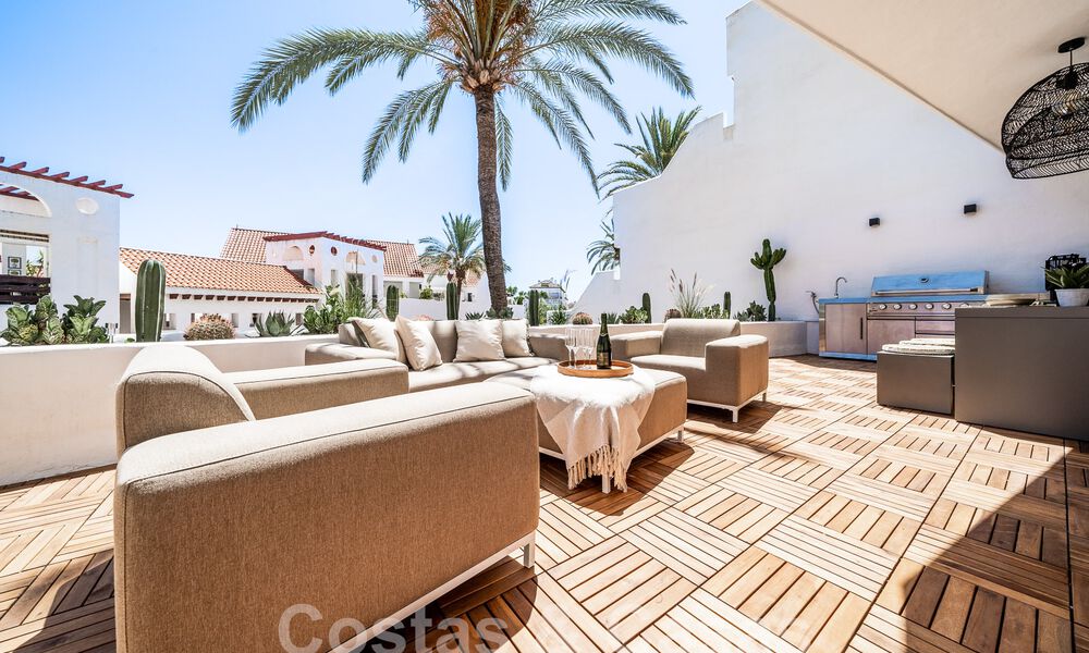 Luxueus gerenoveerd appartement met 4 slaapkamers te koop in het prestigieuze Nueva Andalucia, Marbella 54695