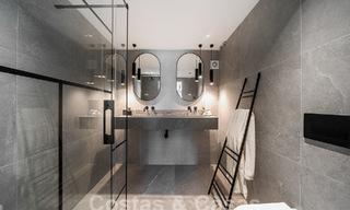 Luxueus gerenoveerd appartement met 4 slaapkamers te koop in het prestigieuze Nueva Andalucia, Marbella 54701 